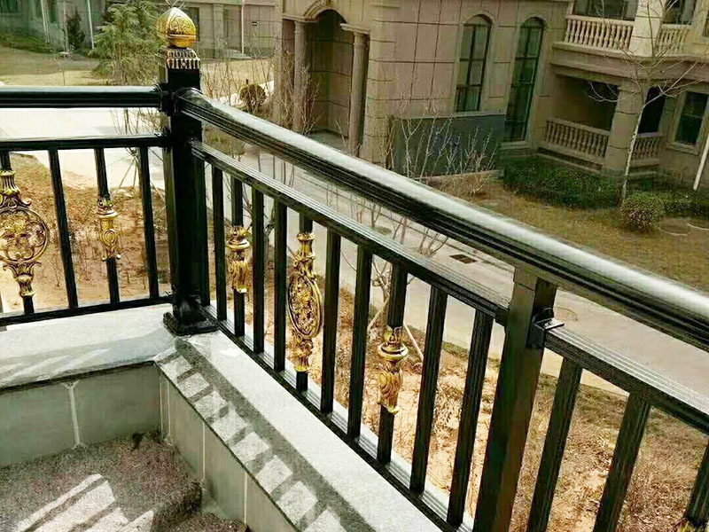 陽臺(tái)護(hù)欄